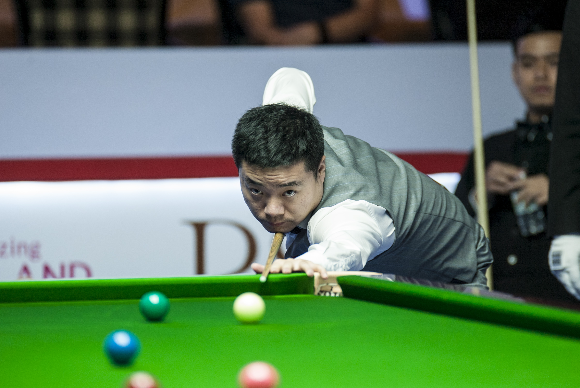 她帮助球队 她帮助球队