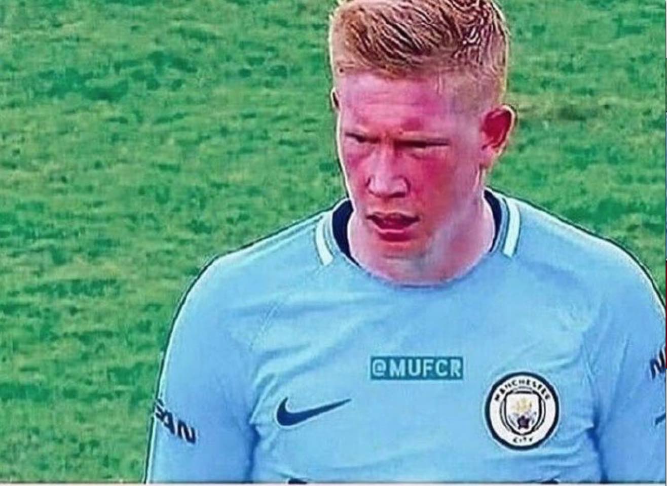 对手中卫横 对手中卫横